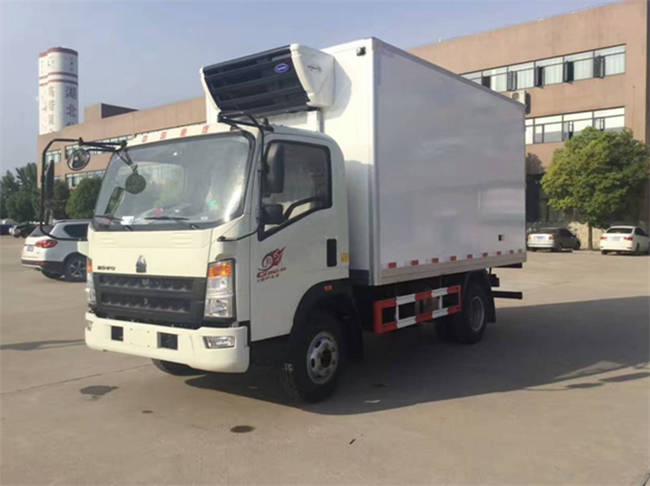 重汽豪沃4米冷藏車